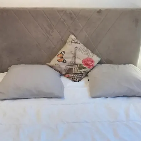 Grande Chambre A 2 Km De Disney Et 35 De Paris * Montévrain