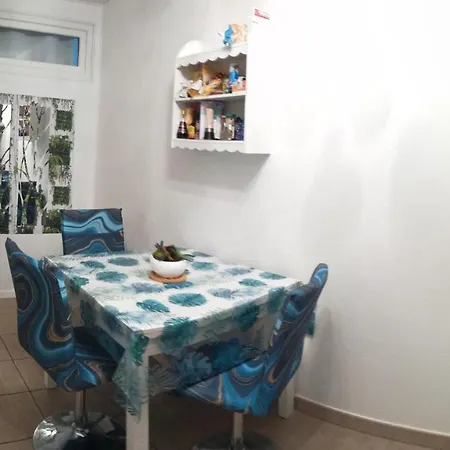 Grande chambre à 2 km de Disney et 35 de Paris Séjour chez l'habitant *