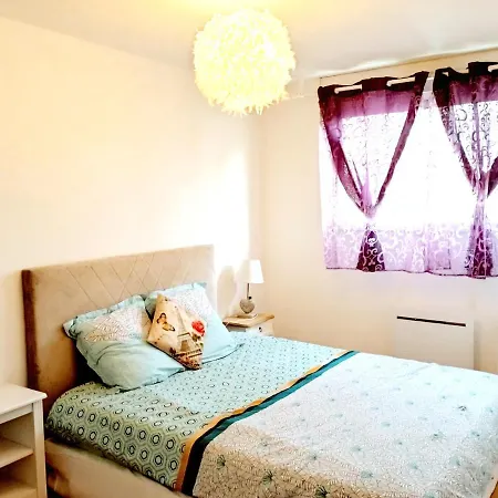 Grande chambre à 2 km de Disney et 35 de Paris * Montévrain